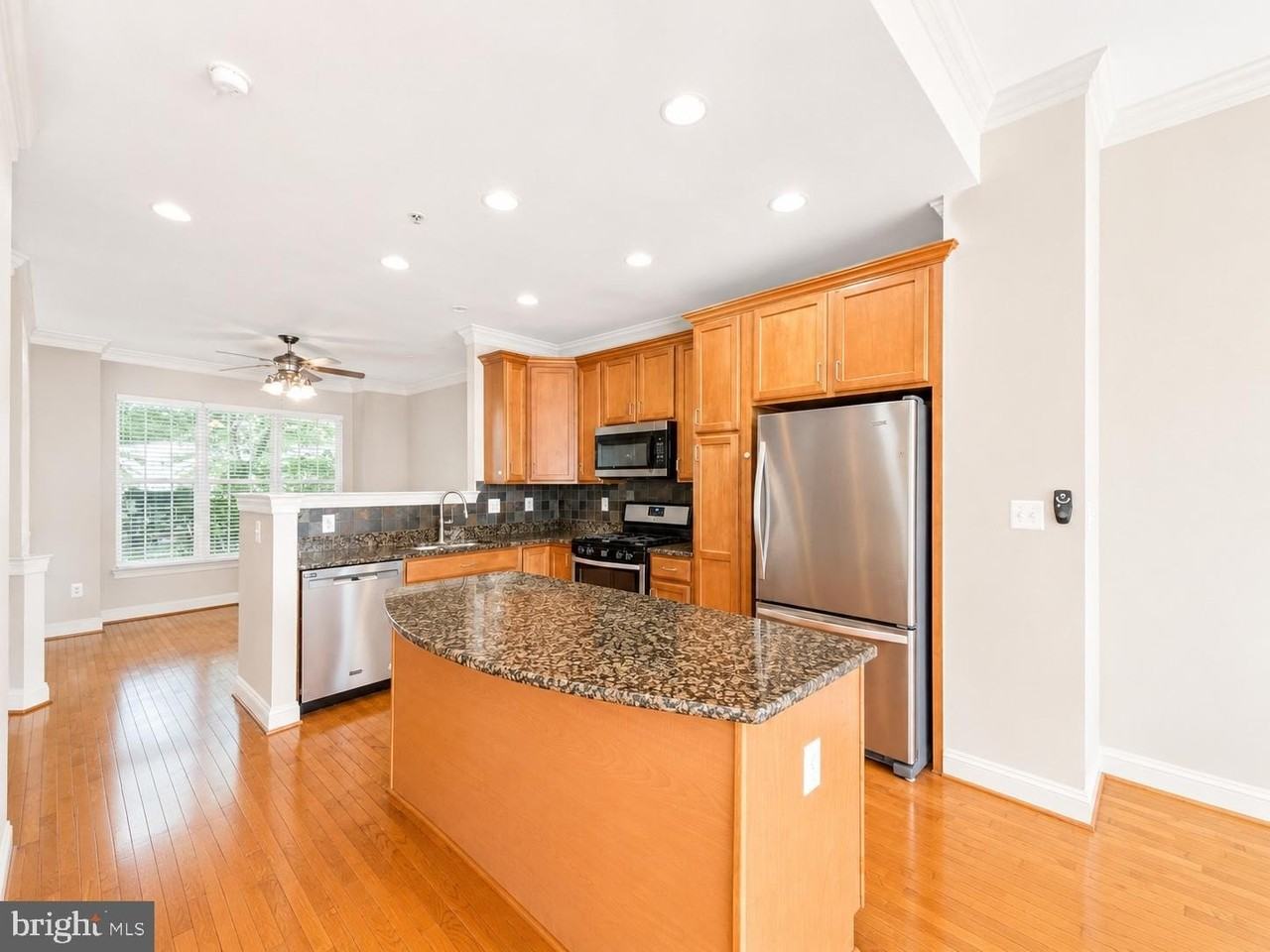 23514 Gardenside Pl - Photo 3 of 24