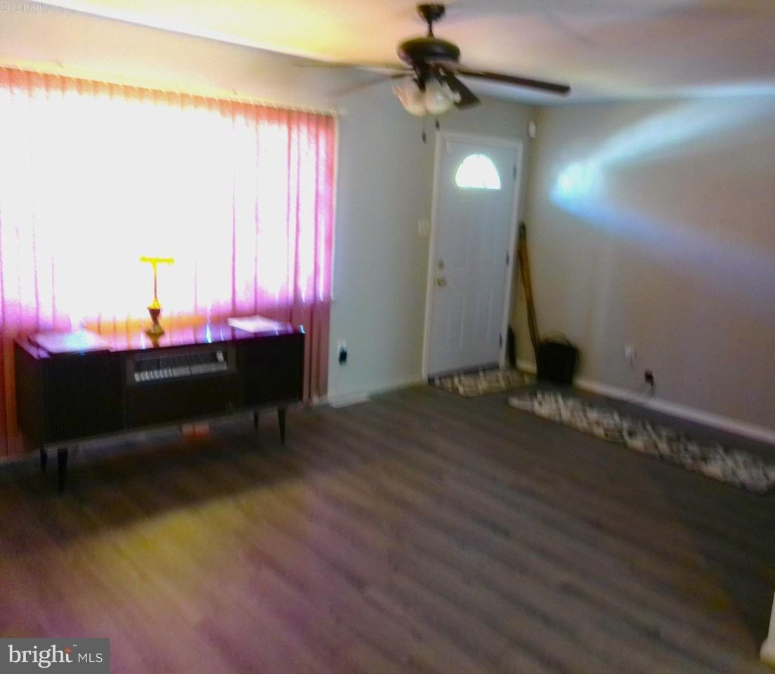 453 Bayberry St - Photo 2 of 16
