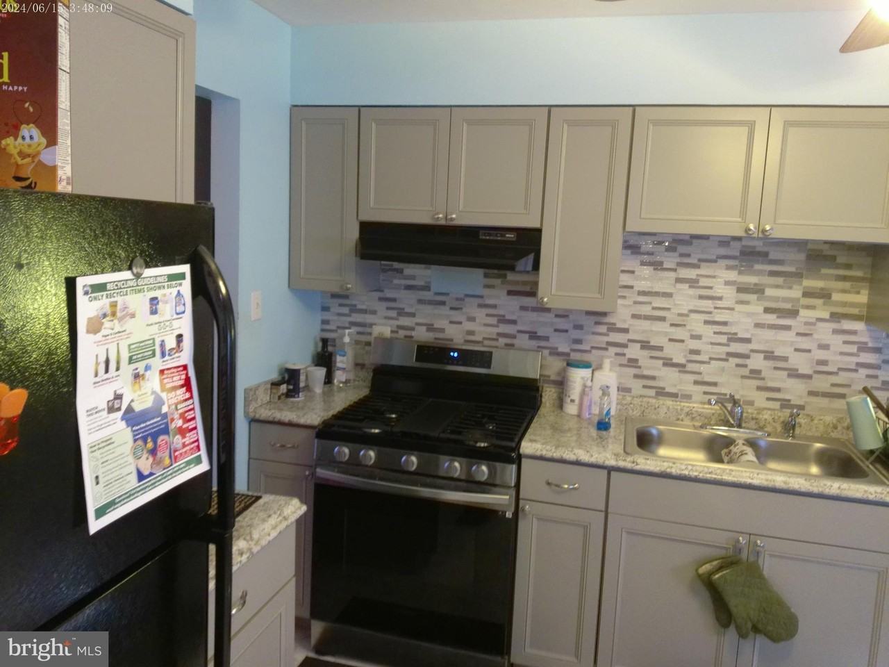 453 Bayberry St - Photo 4 of 16