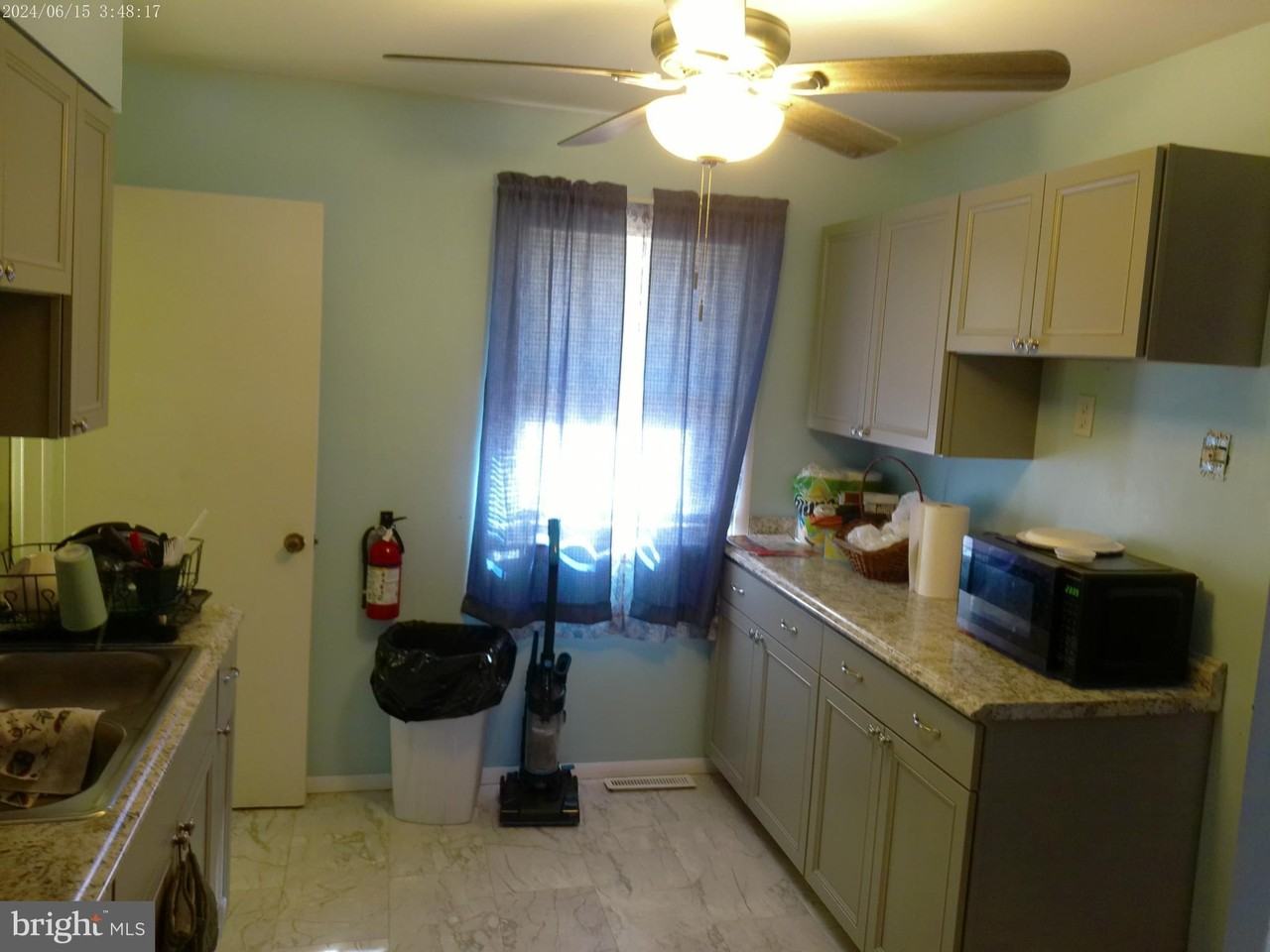 453 Bayberry St - Photo 5 of 16
