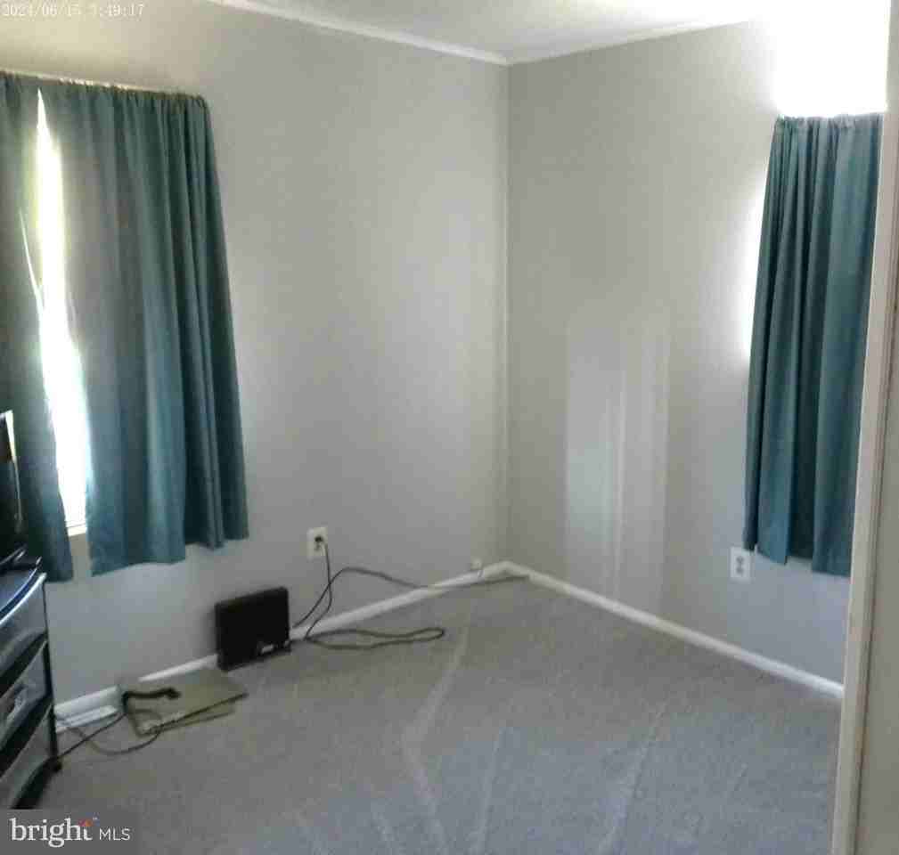 453 Bayberry St - Photo 7 of 16