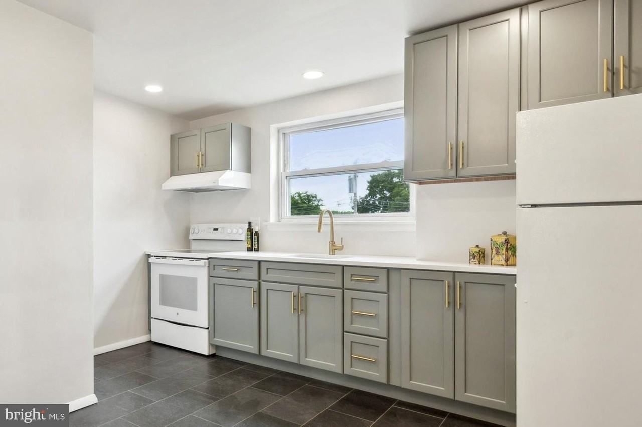 717 W Macdade Blvd - Photo 3 of 8