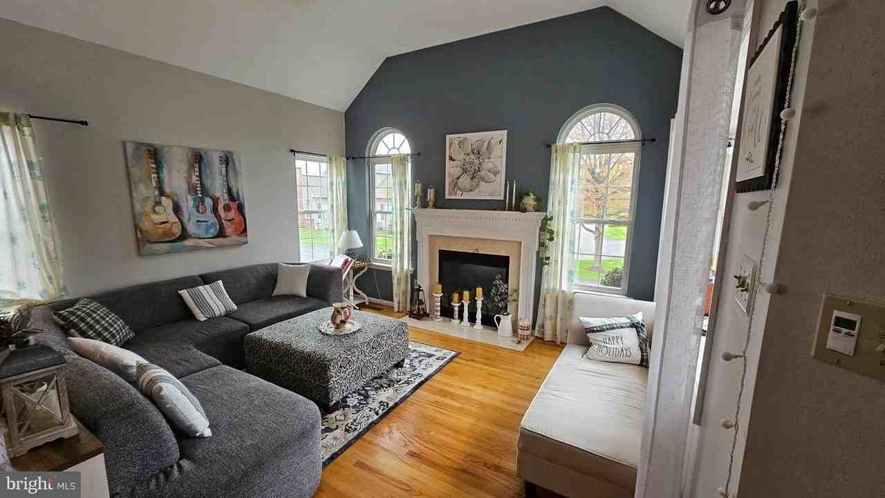 2901 Century Ln - Photo 2 of 8