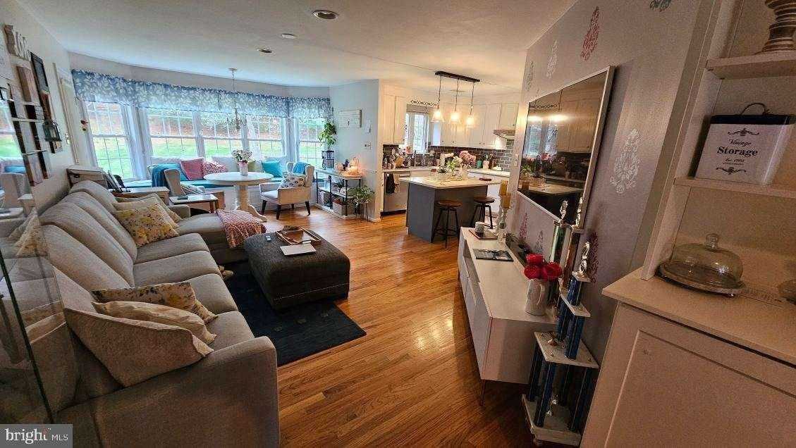 2901 Century Ln - Photo 3 of 8