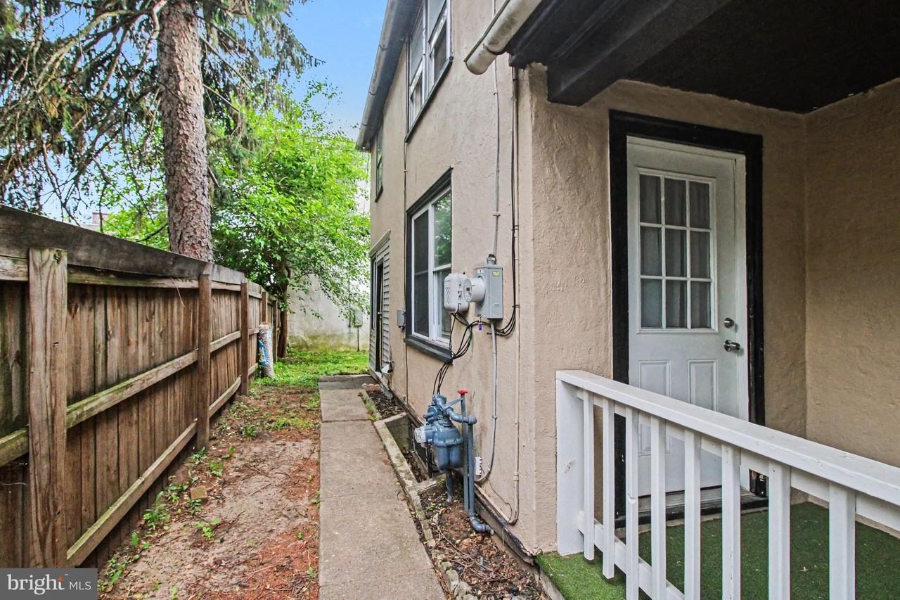308 Walnut St - Photo 2 of 24