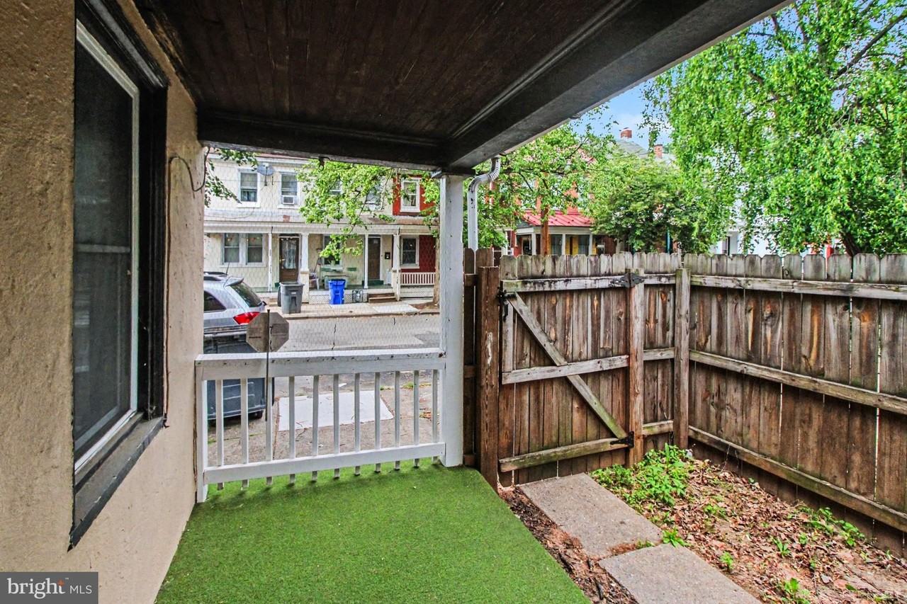 308 Walnut St - Photo 3 of 24