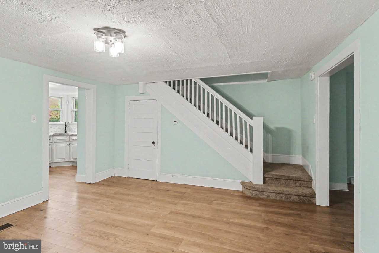 308 Walnut St - Photo 7 of 24