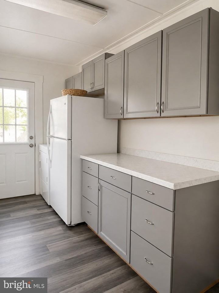 807 Wolfe St #B - Photo 3 of 10