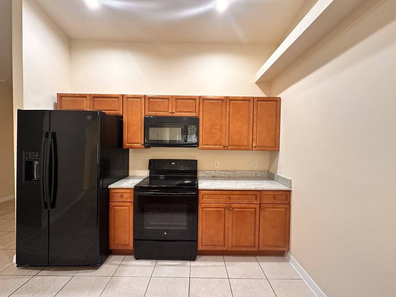 906 Se 12th Ter - Photo 2 of 21