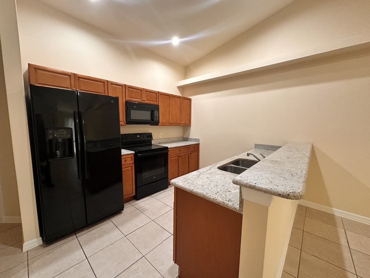 906 Se 12th Ter - Photo 3 of 21