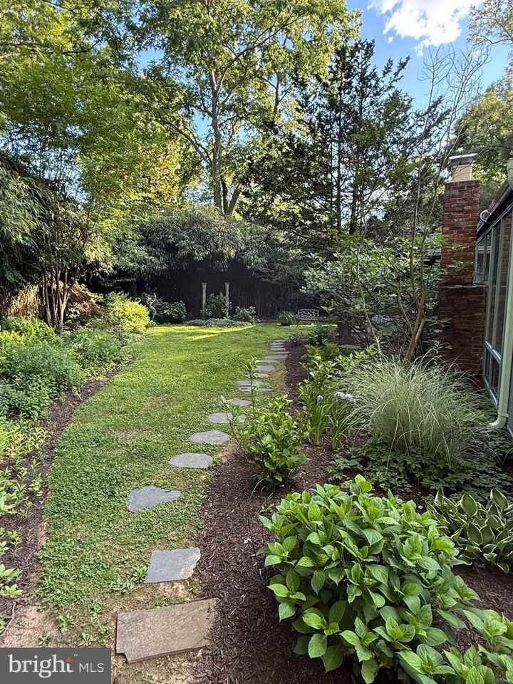 2111 Mason Hill Dr - Photo 2 of 29