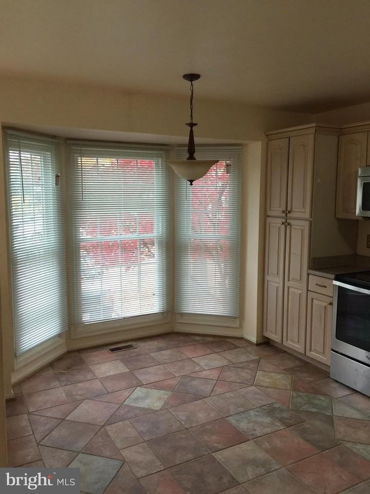 7034 Darby Towne Ct - Photo 2 of 37
