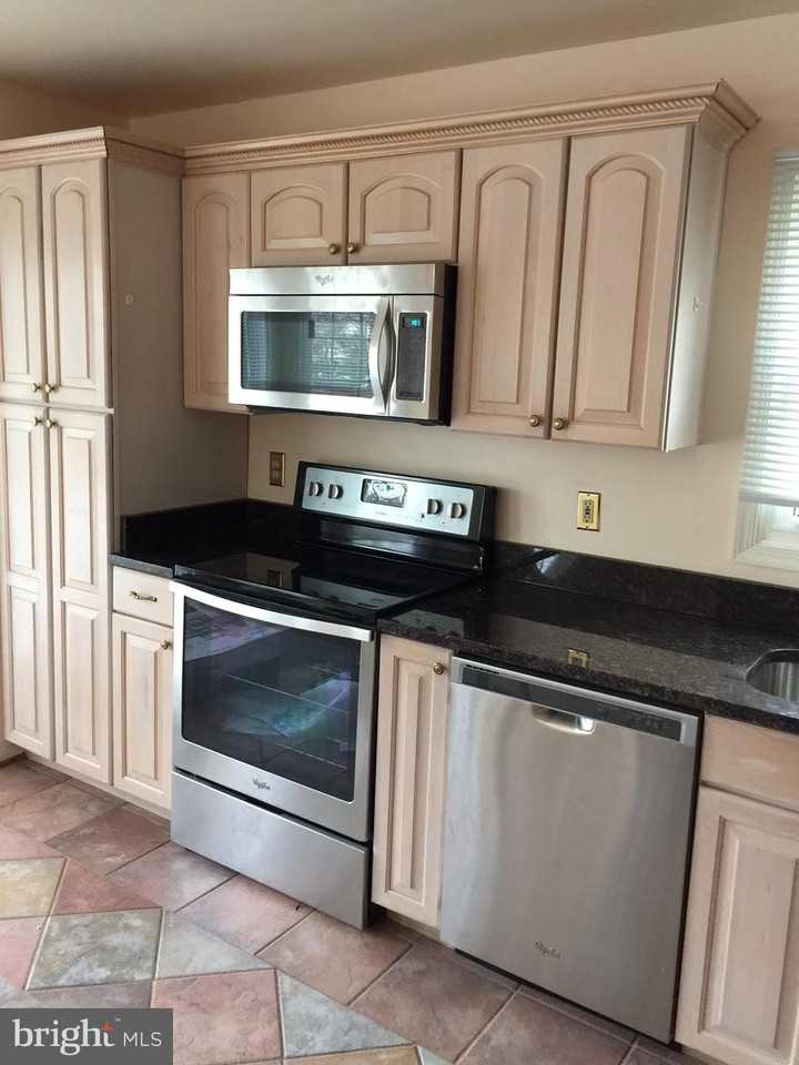 7034 Darby Towne Ct - Photo 4 of 37
