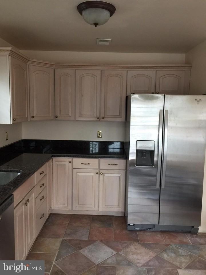 7034 Darby Towne Ct - Photo 5 of 37