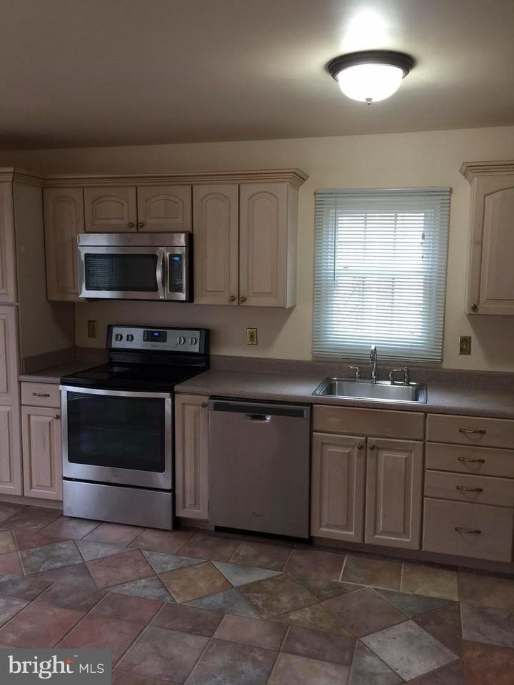 7034 Darby Towne Ct - Photo 7 of 37