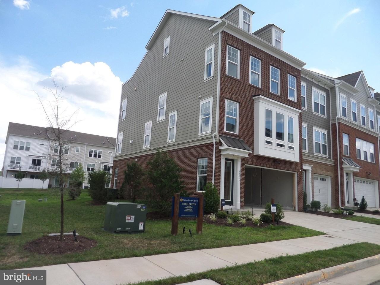 42939 Running Creek Sq - Photo 2 of 50