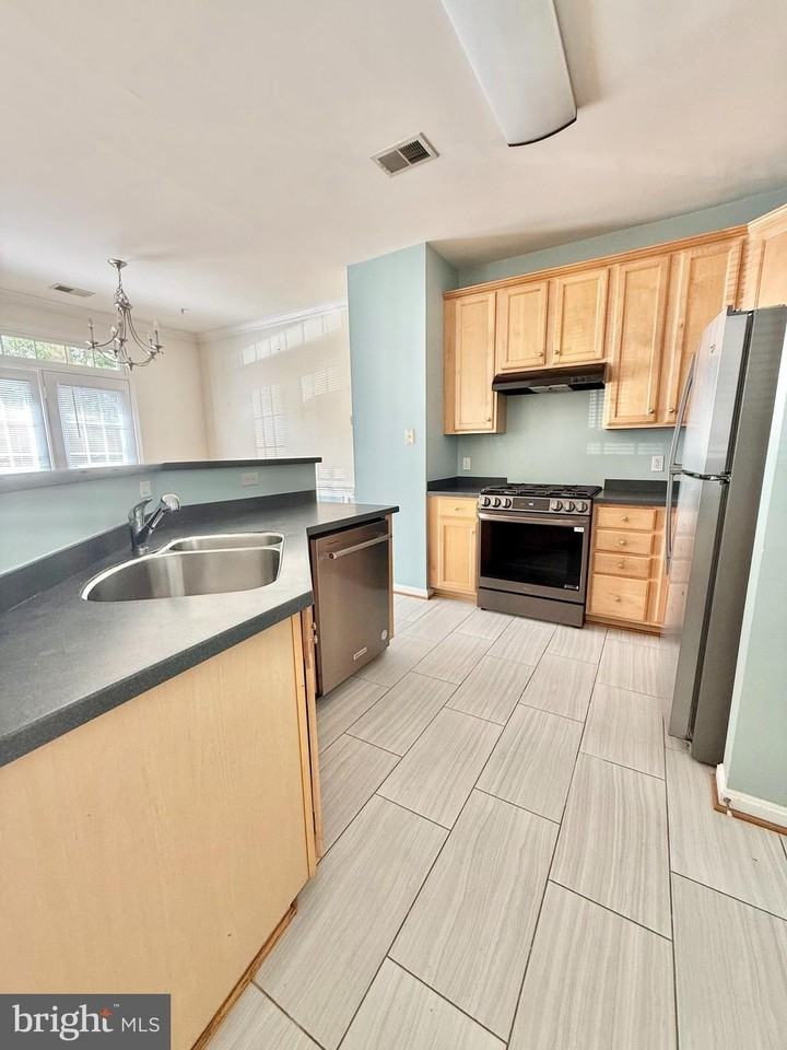 6814 Sabbarton Pl #92 - Photo 6 of 34