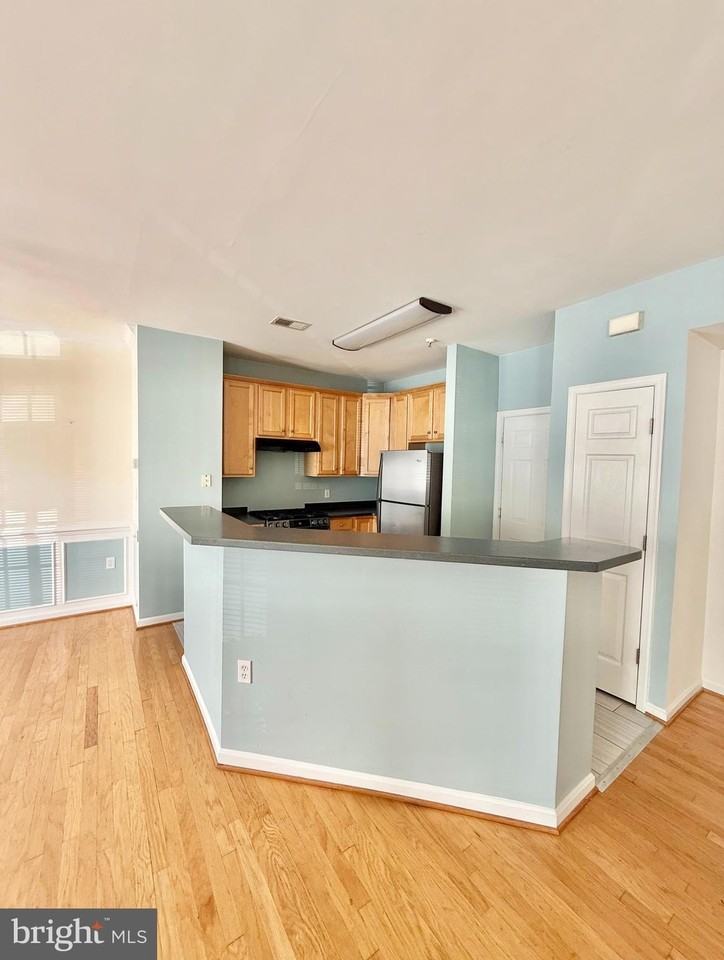6814 Sabbarton Pl #92 - Photo 7 of 34