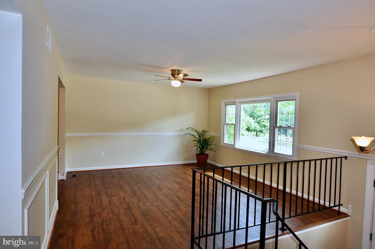 13831 Delaney Rd - Photo 5 of 38