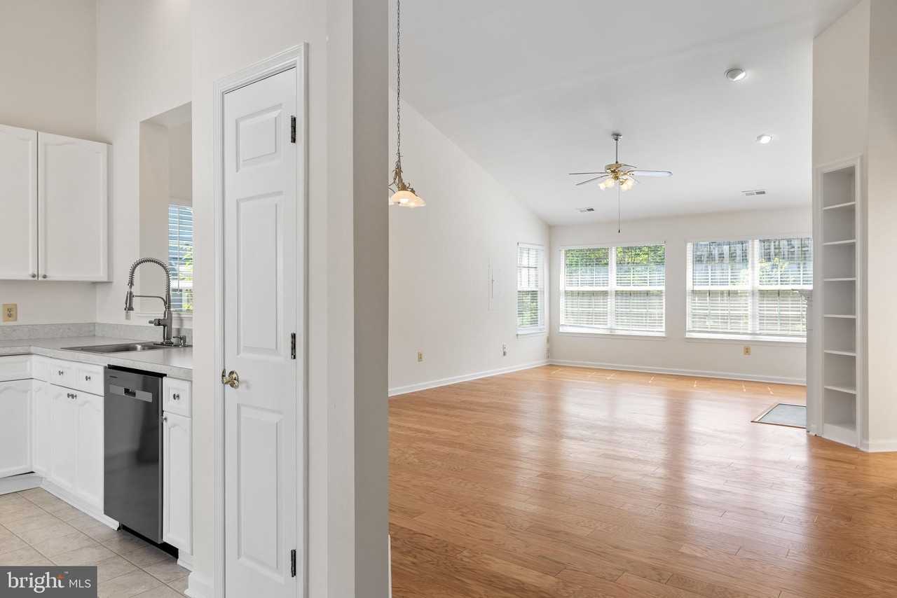 11318 Savannah Dr - Photo 5 of 34