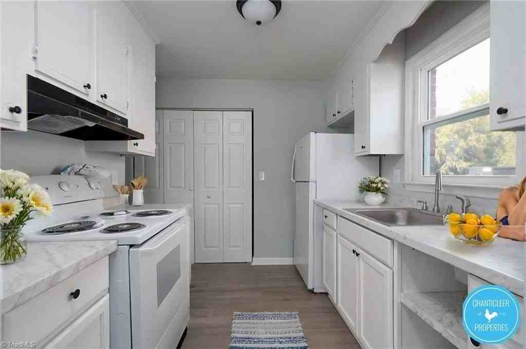 821 E Lafayette St - Photo 3 of 22