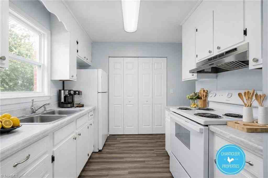 821 E Lafayette St - Photo 5 of 22