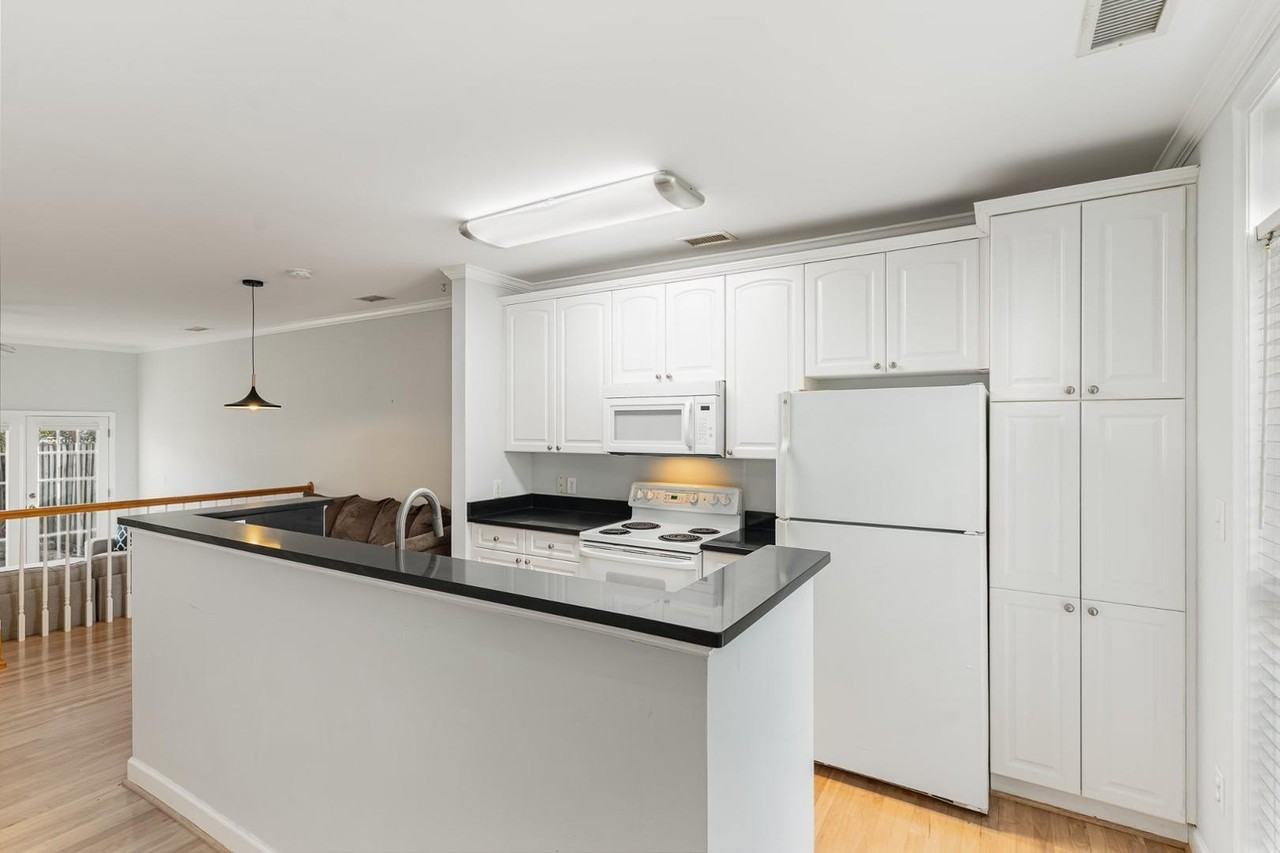 111 Ellington Oaks Ct - Photo 4 of 25