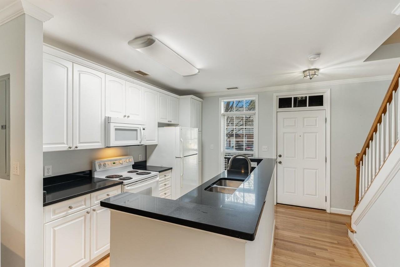 111 Ellington Oaks Ct - Photo 6 of 25