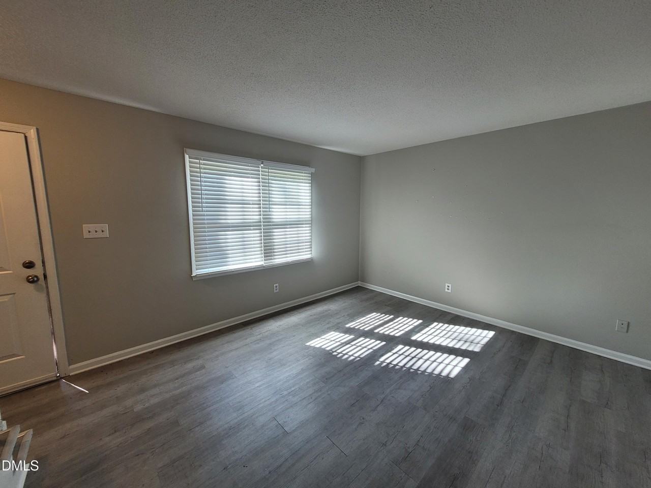 920 Jason Ct - Photo 5 of 25