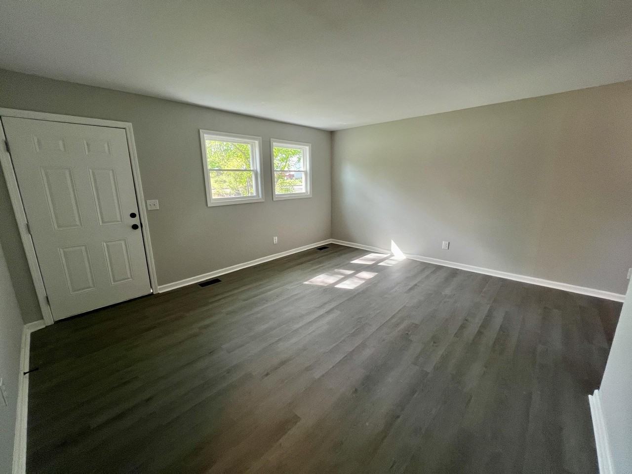 809 S Franklin St #809 - Photo 4 of 10