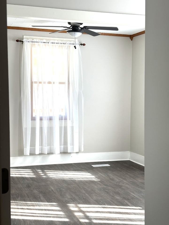 218 N 3rd St #1 - Photo 4 of 13