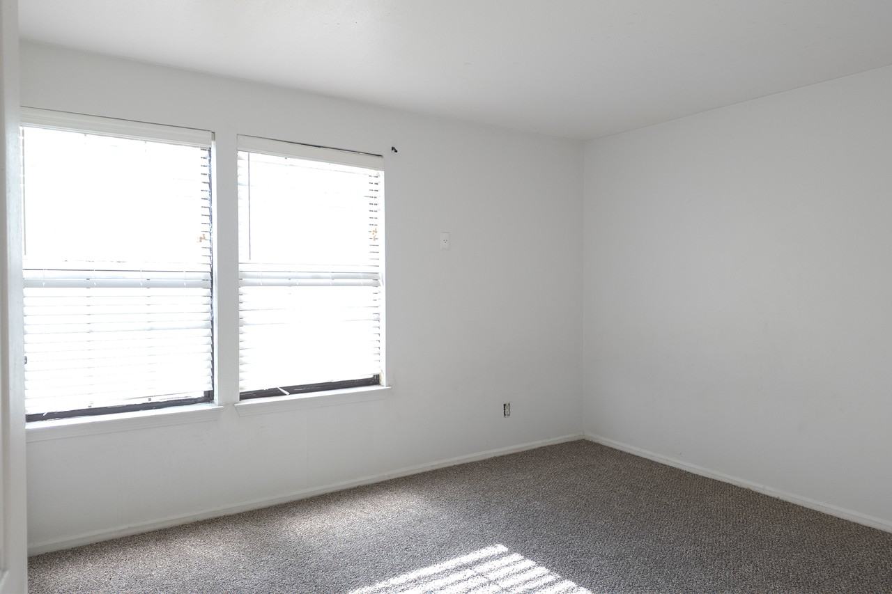 16001 E Alaska Pl - Photo 5 of 15