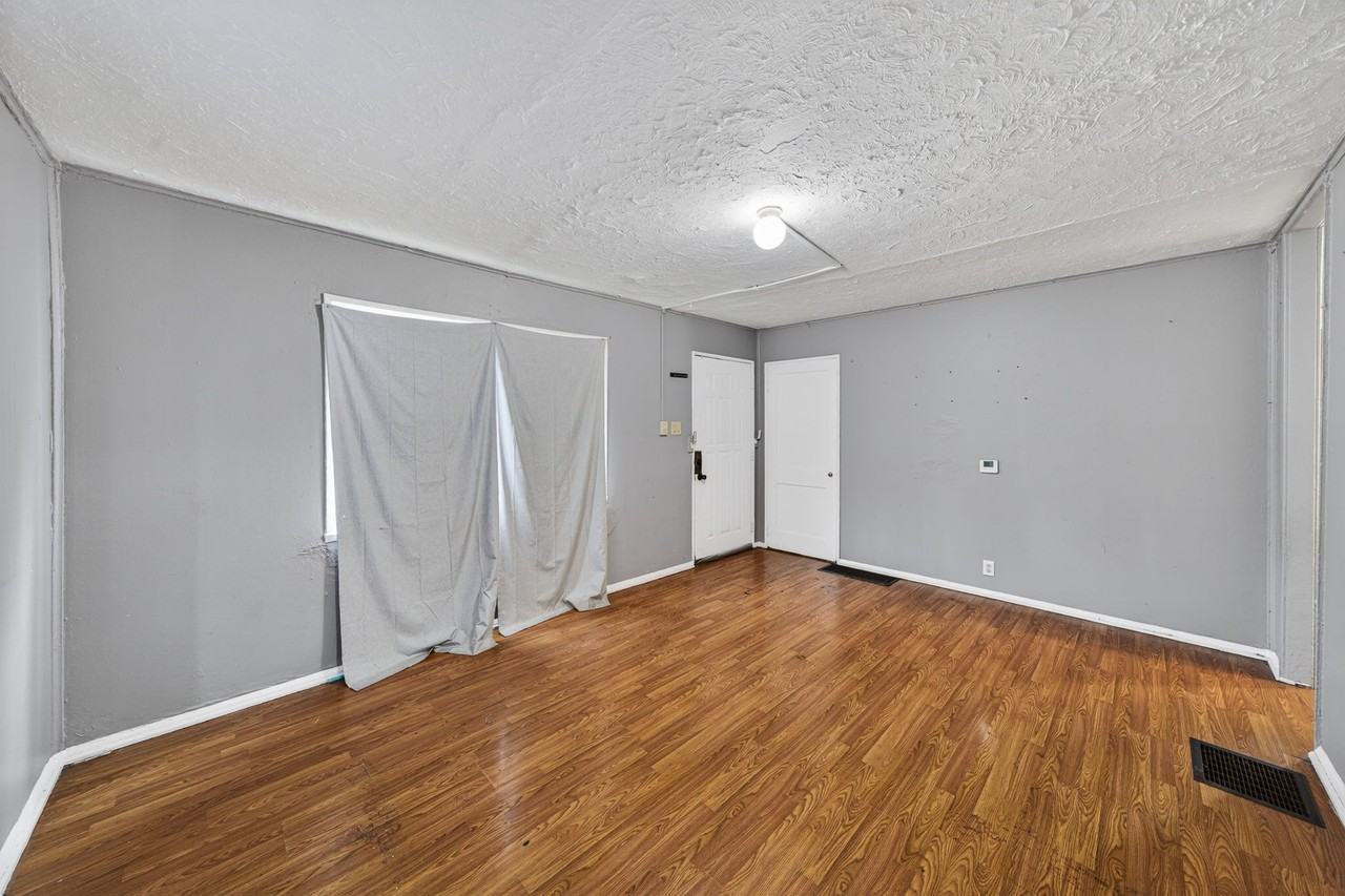 3220 Vermont Pl - Photo 2 of 17