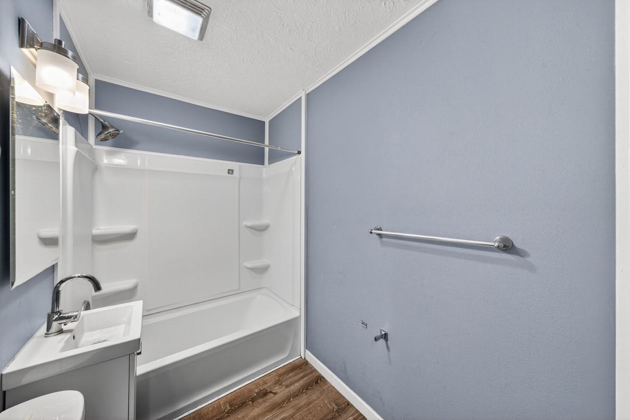 3220 Vermont Pl - Photo 3 of 17