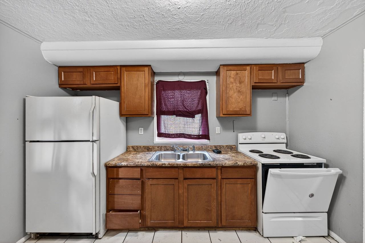 3220 Vermont Pl - Photo 5 of 17