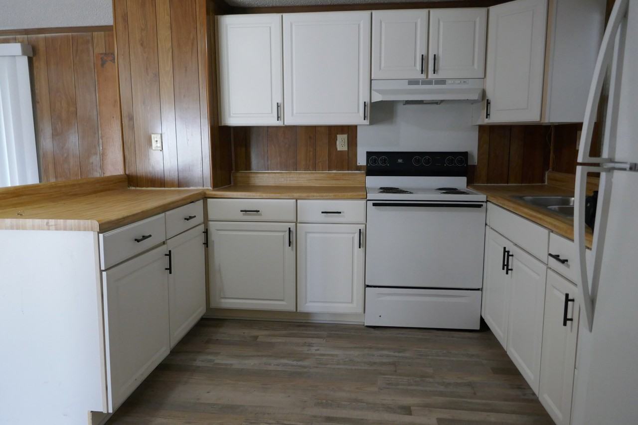 1409 Millpond Rd - Photo 3 of 7