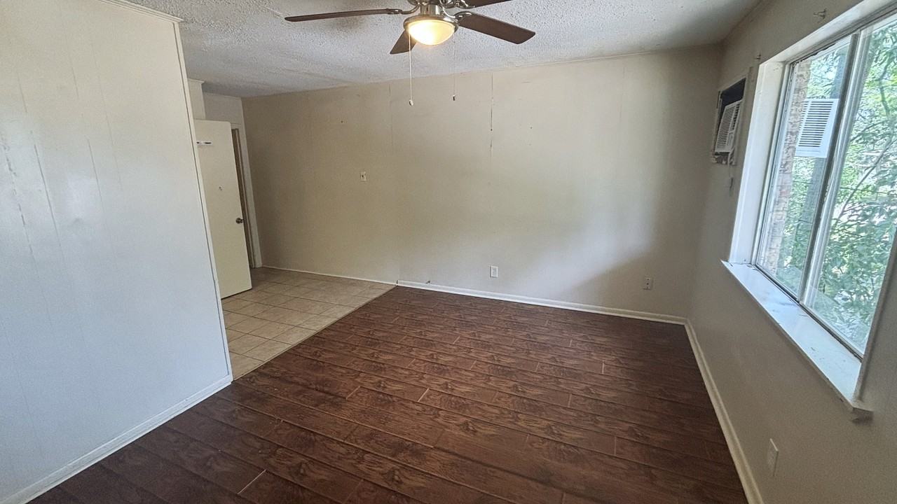 211 Hodge St #208 - Photo 5 of 13