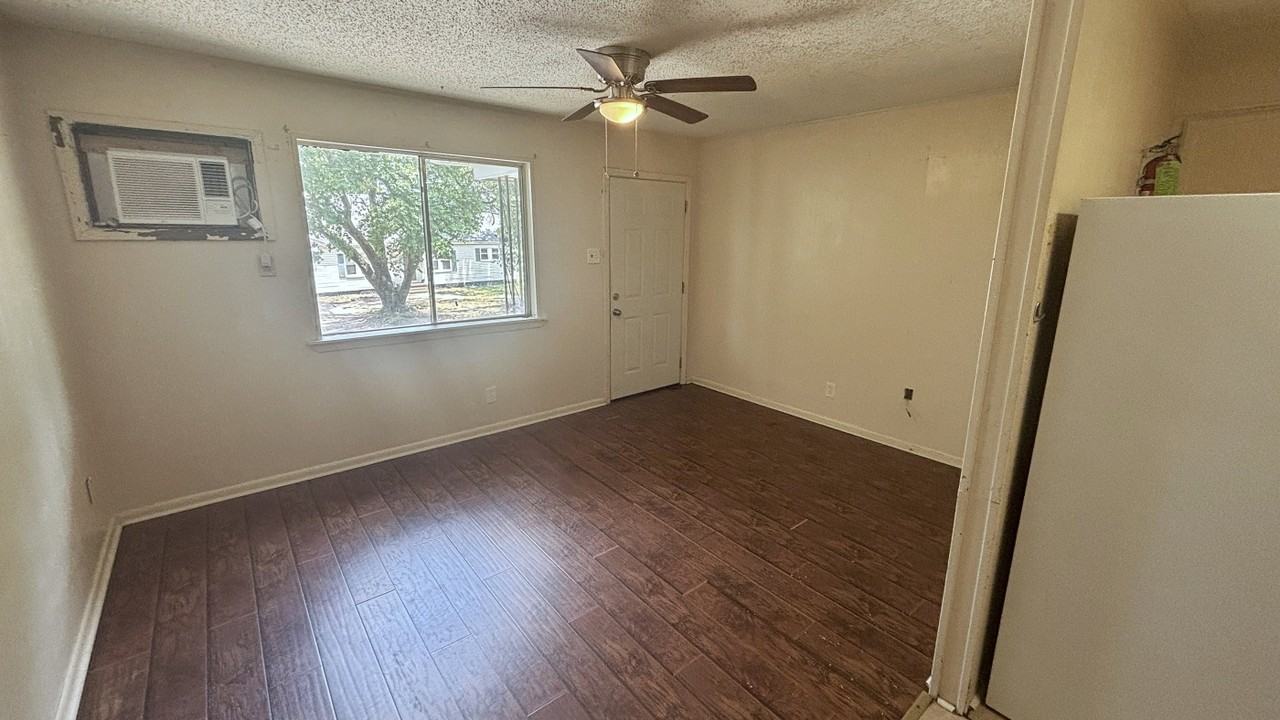 211 Hodge St #208 - Photo 6 of 13