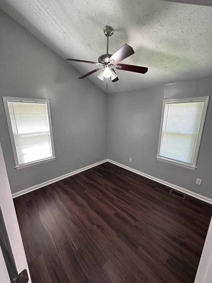 4926 Daleray Dr - Photo 2 of 17