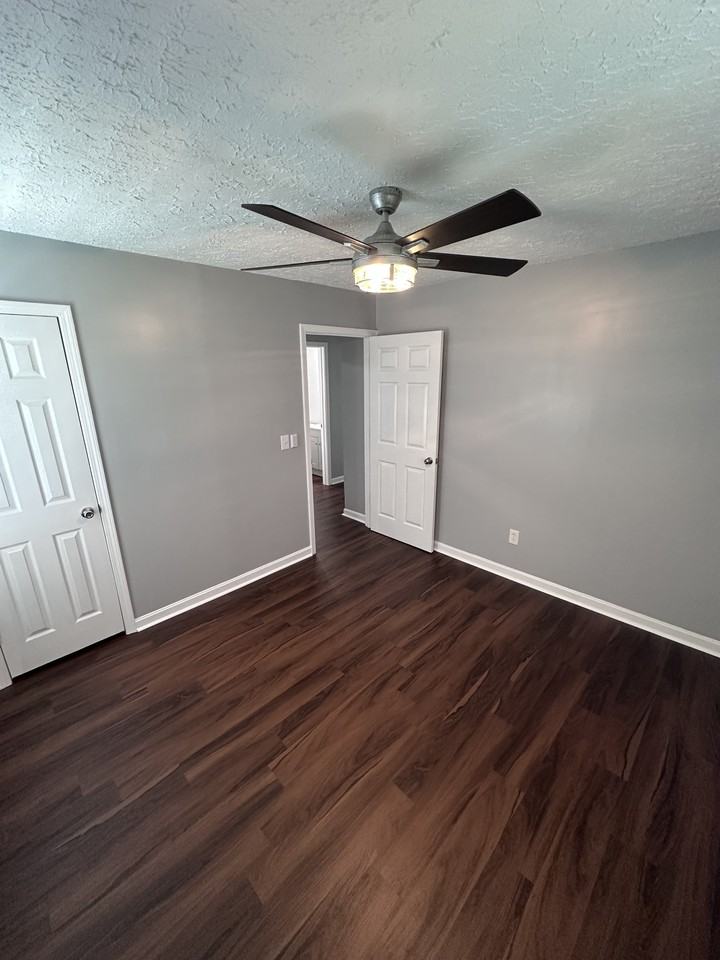 4926 Daleray Dr - Photo 3 of 17