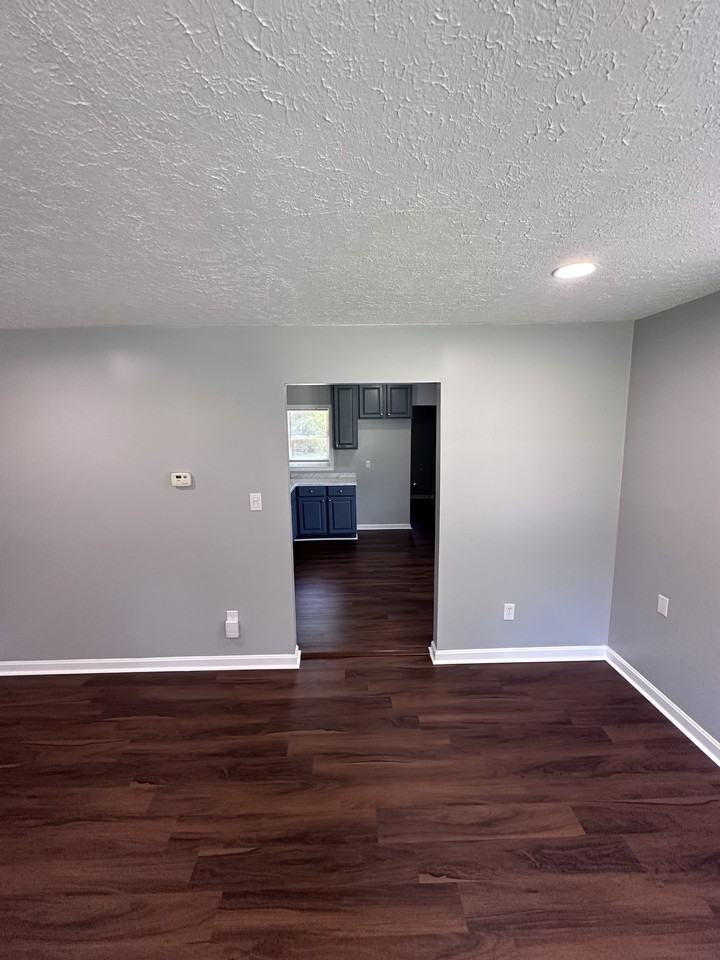 4926 Daleray Dr - Photo 6 of 17