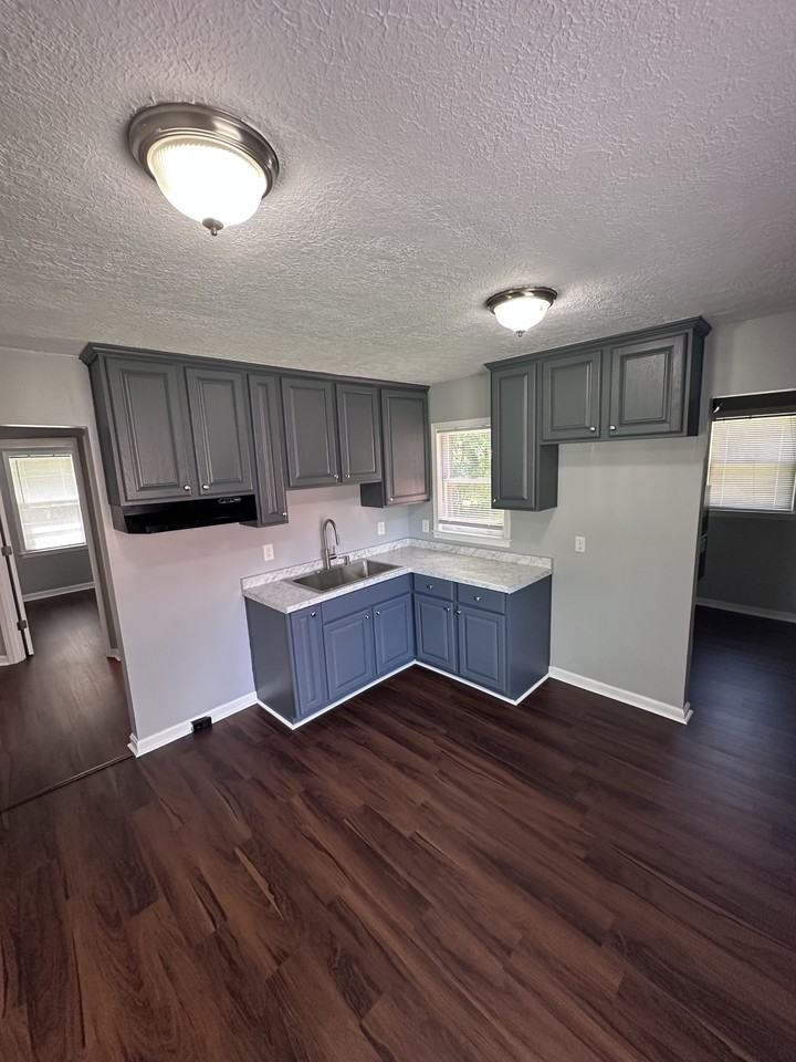 4926 Daleray Dr - Photo 7 of 17