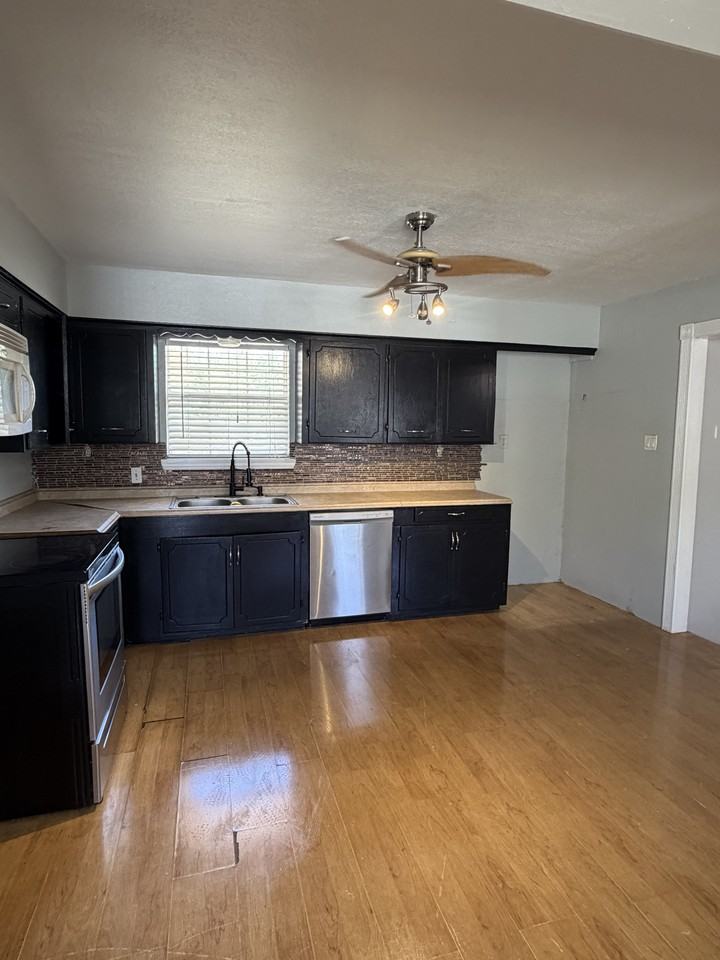 1705 W Callaghan St - Photo 2 of 2
