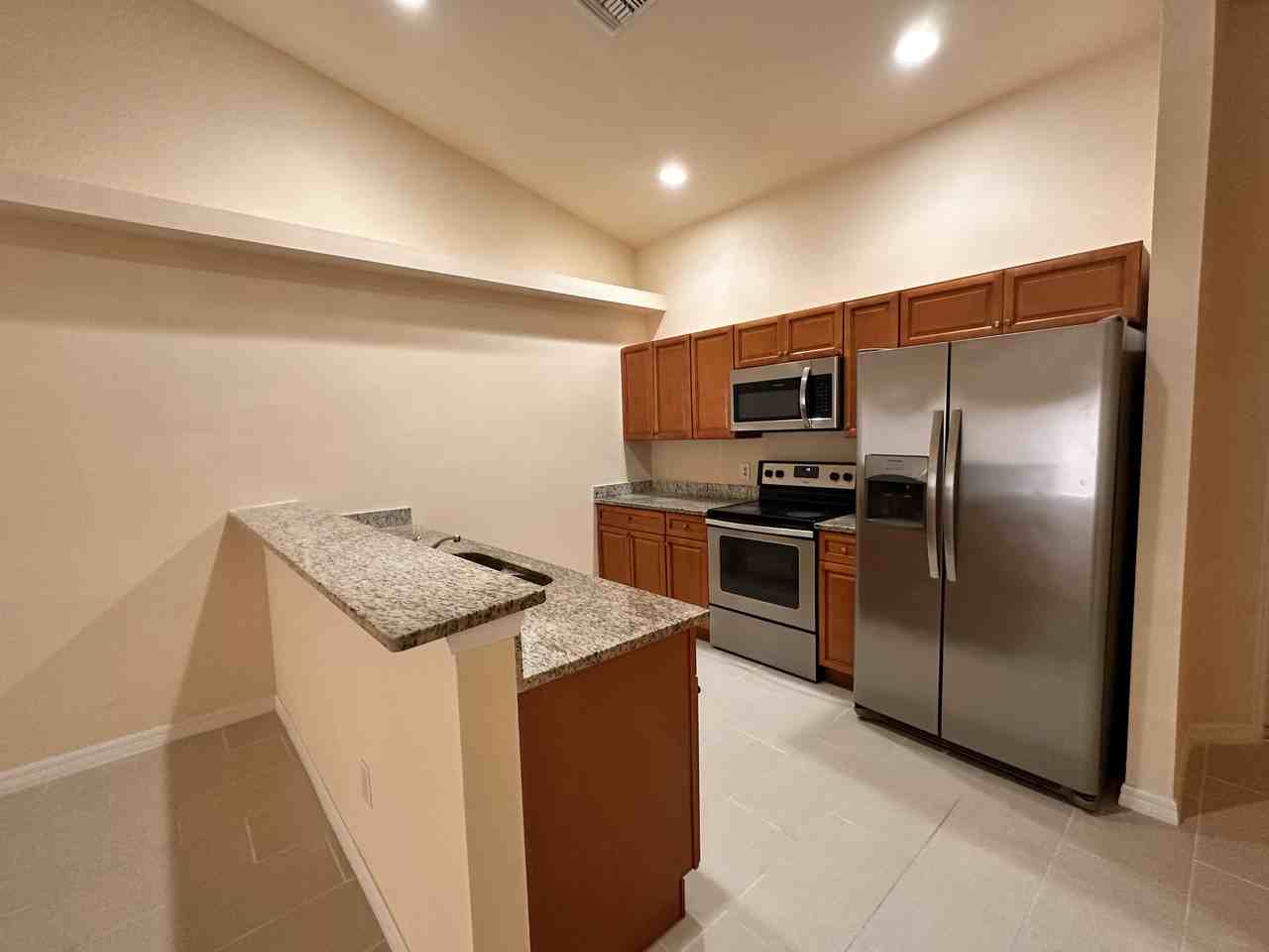 1136 Se 9th Ct - Photo 3 of 19