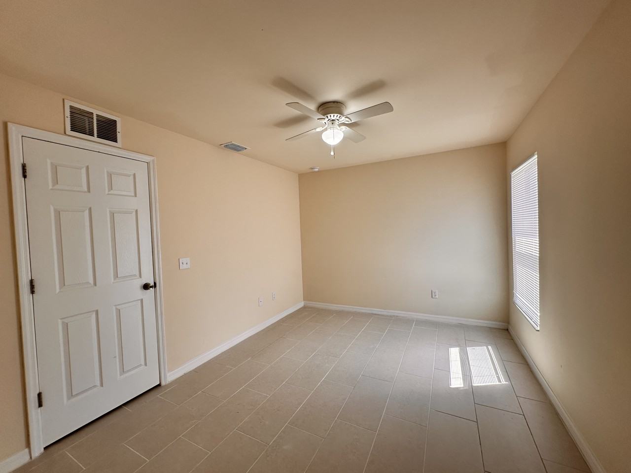 1136 Se 9th Ct - Photo 5 of 19