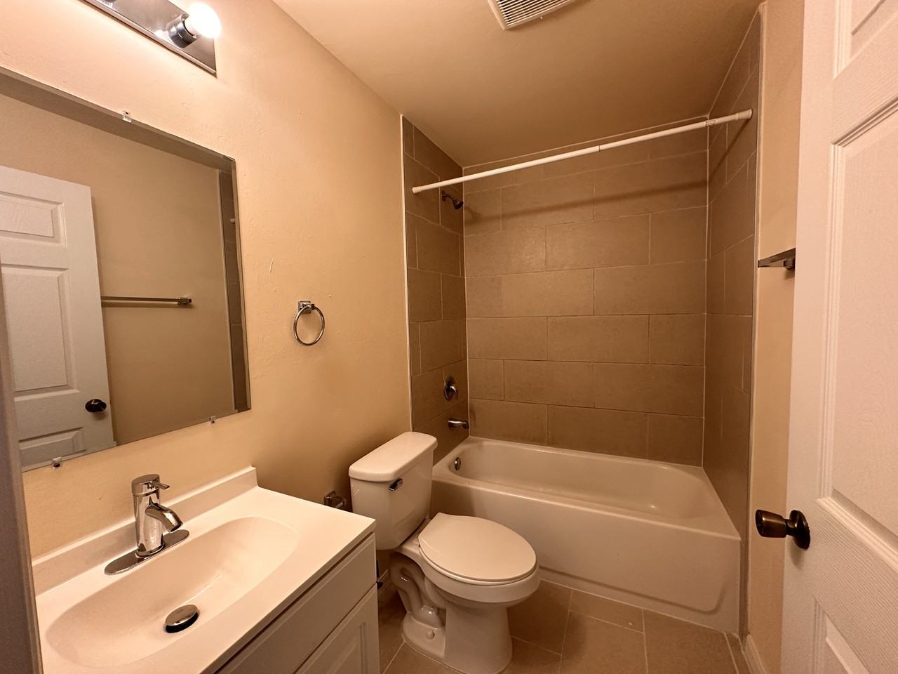 1136 Se 9th Ct - Photo 7 of 19