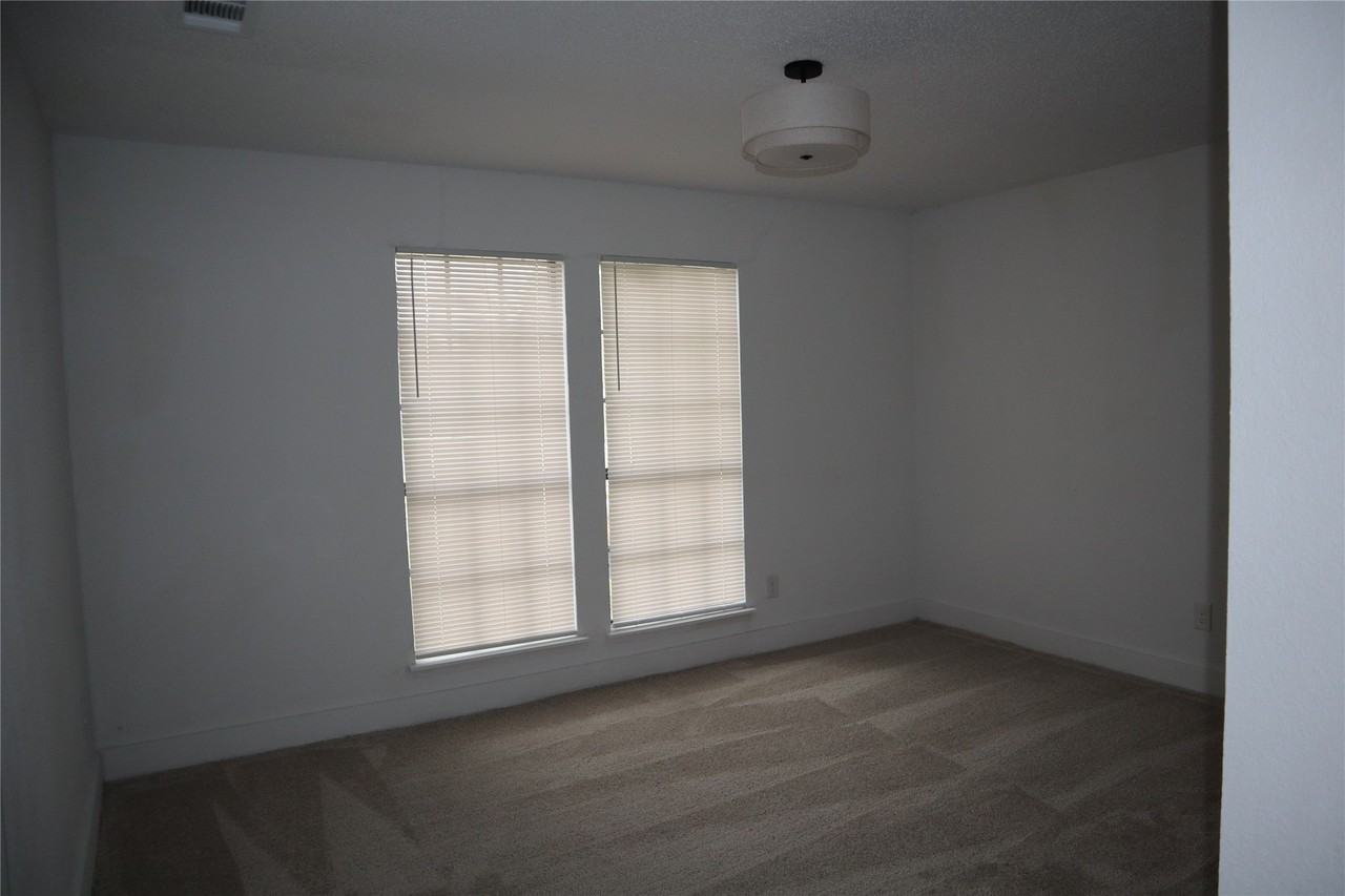 1505 Bergen Dr - Photo 4 of 8