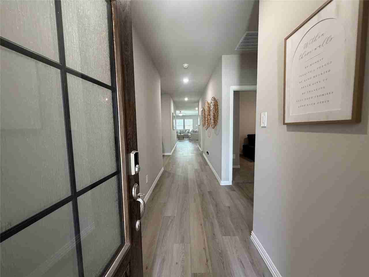 706 Easthill Dr - Photo 4 of 32