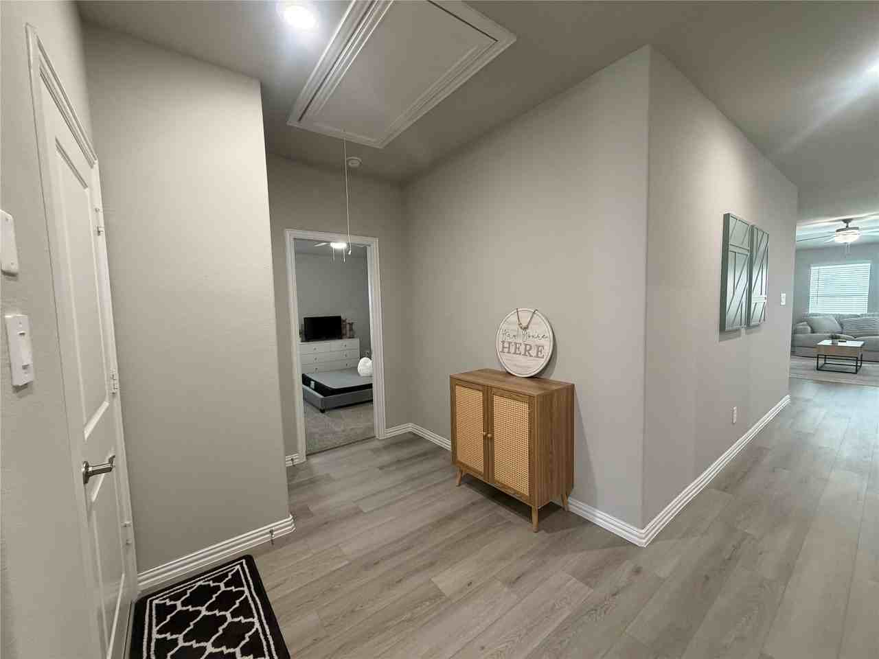706 Easthill Dr - Photo 6 of 32
