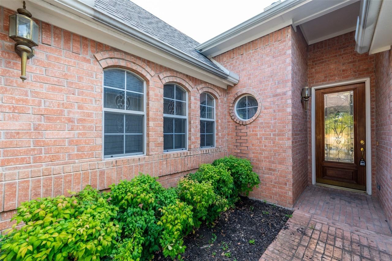 516 Arcadia Dr - Photo 3 of 38